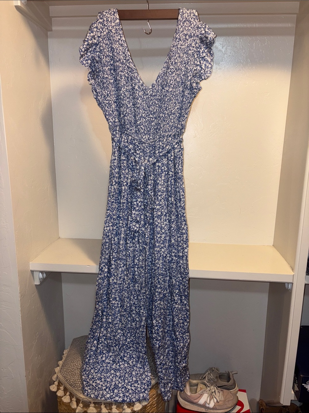 Cupshe Navy Blue Floral V-Neck Ruffle-Sleeve Jumpsuit